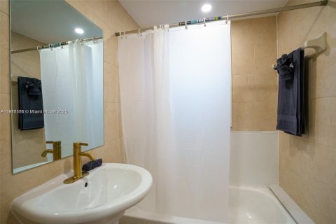 Купить коммерческую недвижимость в Корал-Гейблс, Флорида № 1966461 - фото 22