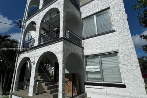Купить коммерческую недвижимость в Корал-Гейблс, Флорида № 1966461 - фото 4