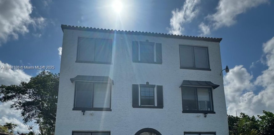 Коммерческая недвижимость в Корал-Гейблс, Флорида № 1966461