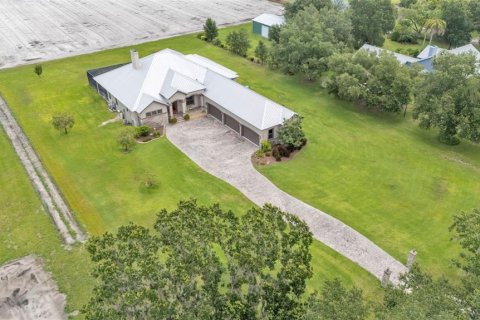 Casa en venta en Plant City, Florida, 5 dormitorios, 391.95 m2 № 1837390 - foto 2