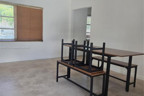 House in Dania Beach, Florida 1 bedroom, 258.83 sq.m. № 1881670 - photo 5