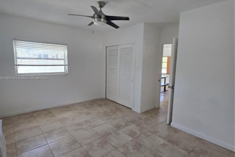 House in Dania Beach, Florida 1 bedroom, 258.83 sq.m. № 1881670 - photo 15