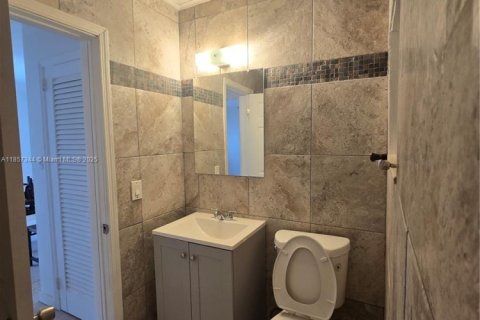 House in Dania Beach, Florida 1 bedroom, 258.83 sq.m. № 1881670 - photo 12