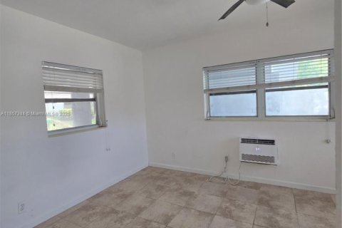 House in Dania Beach, Florida 1 bedroom, 258.83 sq.m. № 1881670 - photo 14