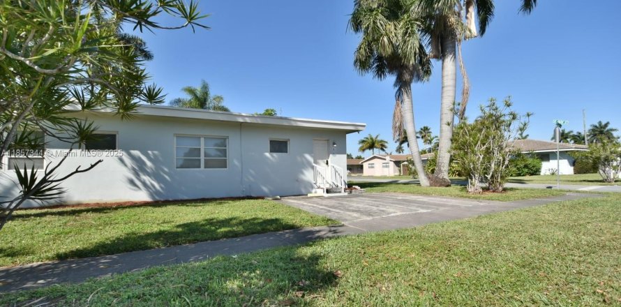 Villa ou maison à Dania Beach, Floride 1 chambre, 258.83 m2 № 1881670