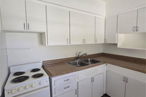 House in Dania Beach, Florida 1 bedroom, 258.83 sq.m. № 1881670 - photo 9