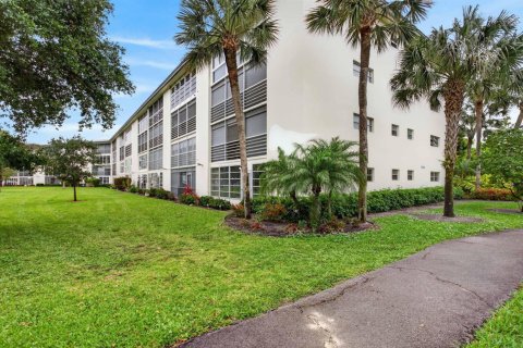 Condo in Coconut Creek, Florida, 2 bedrooms № 2183032 - photo 21