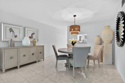 Condo in Coconut Creek, Florida, 2 bedrooms № 2183032 - photo 11