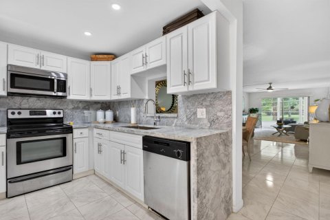 Condo in Coconut Creek, Florida, 2 bedrooms № 2183032 - photo 5