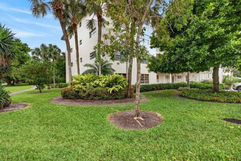Condo in Coconut Creek, Florida, 2 bedrooms № 2183032 - photo 22