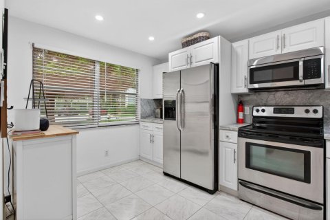 Condo in Coconut Creek, Florida, 2 bedrooms № 2183032 - photo 6