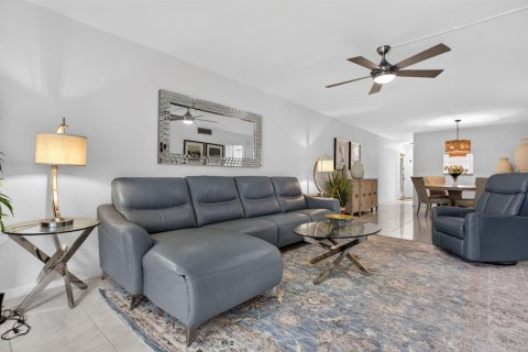 Condo in Coconut Creek, Florida, 2 bedrooms № 2183032 - photo 15