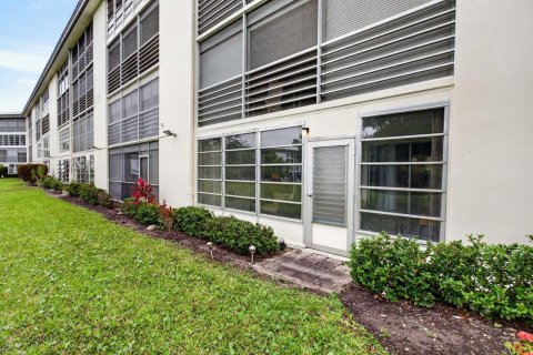 Condo in Coconut Creek, Florida, 2 bedrooms № 2183032 - photo 23
