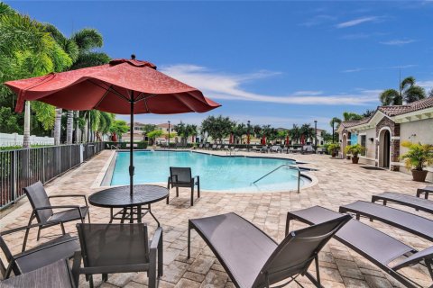 House in Miami, Florida 3 bedrooms, 167.97 sq.m. № 1951851 - photo 28