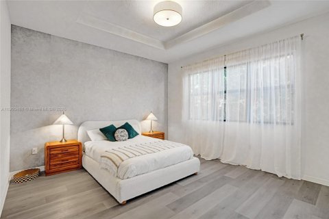 House in Miami, Florida 3 bedrooms, 167.97 sq.m. № 1951851 - photo 11