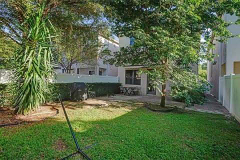 House in Miami, Florida 3 bedrooms, 167.97 sq.m. № 1951851 - photo 25