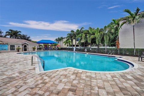 House in Miami, Florida 3 bedrooms, 167.97 sq.m. № 1951851 - photo 27