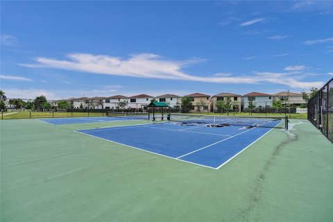 House in Miami, Florida 3 bedrooms, 167.97 sq.m. № 1951851 - photo 29