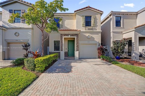 House in Miami, Florida 3 bedrooms, 167.97 sq.m. № 1951851 - photo 1
