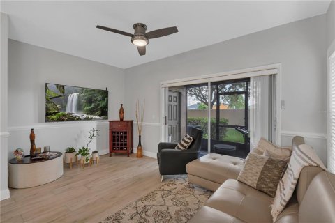 Condo in Orlando, Florida, 2 bedrooms  № 1908902 - photo 8