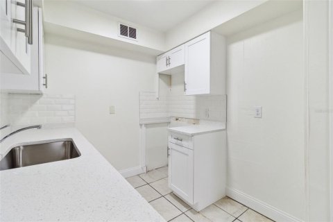 House in Fort Myers, Florida 4 bedrooms, 192.68 sq.m. № 1658646 - photo 17