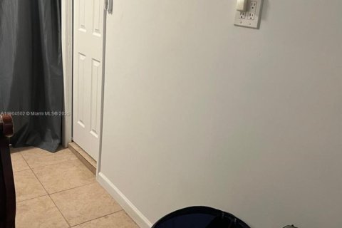 Снять в аренду виллу или дом в Дирфилд-Бич, Флорида 94.2м2, № 1955457 - фото 4