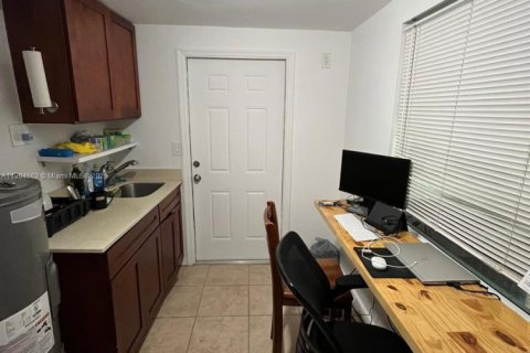 Снять в аренду виллу или дом в Дирфилд-Бич, Флорида 94.2м2, № 1955457 - фото 3