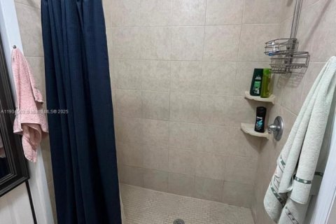 Снять в аренду виллу или дом в Дирфилд-Бич, Флорида 94.2м2, № 1955457 - фото 8