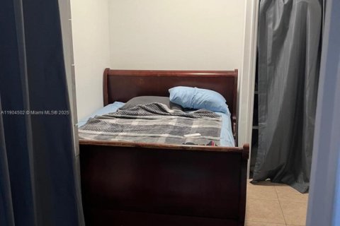 Снять в аренду виллу или дом в Дирфилд-Бич, Флорида 94.2м2, № 1955457 - фото 2