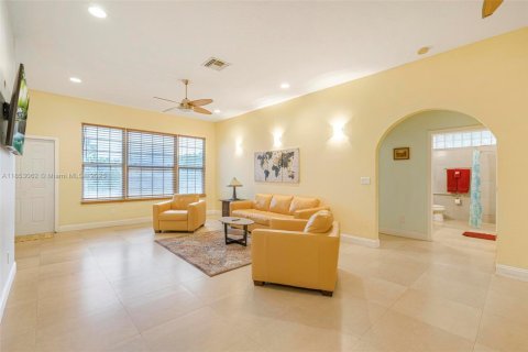 Купить виллу или дом в Локсахатчи-Гроувс, Флорида 6 спален, 577.95м2, № 1960602 - фото 17