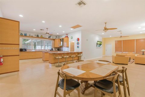 Купить виллу или дом в Локсахатчи-Гроувс, Флорида 6 спален, 577.95м2, № 1960602 - фото 13