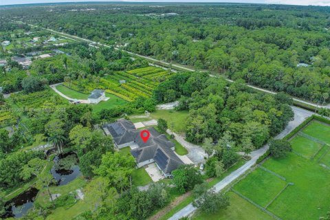 Купить виллу или дом в Локсахатчи-Гроувс, Флорида 6 спален, 577.95м2, № 1960602 - фото 1