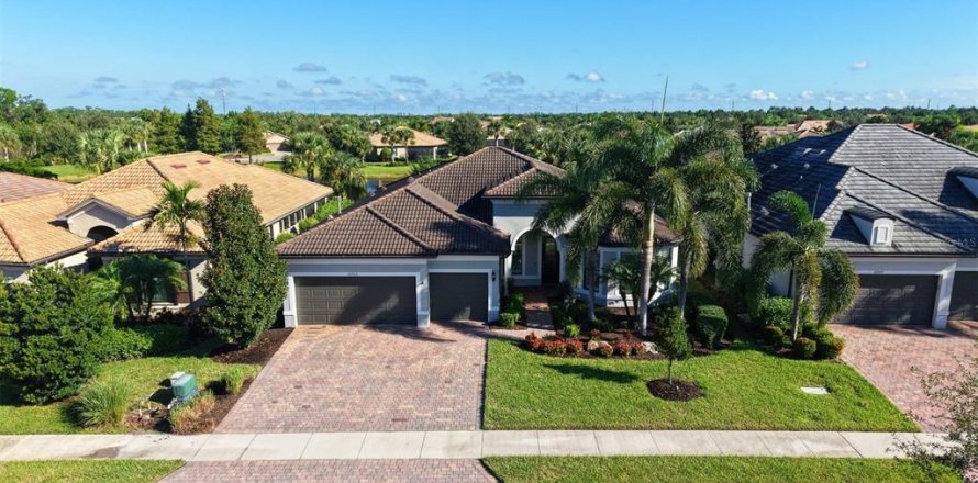 House in Bradenton, Florida 3 bedrooms, 231.14 sq.m. № 2428788