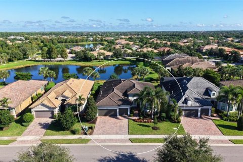 House in Bradenton, Florida 3 bedrooms, 231.14 sq.m. № 2428788 - photo 2