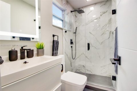 Villa ou maison à louer à Miami, Floride: 1 chambre, 45.52 m2 № 2076060 - photo 4