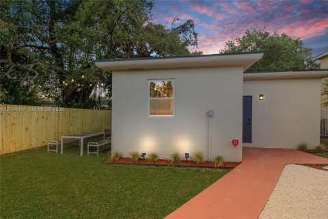 Villa ou maison à louer à Miami, Floride: 1 chambre, 45.52 m2 № 2076060 - photo 3