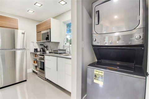 Villa ou maison à louer à Miami, Floride: 1 chambre, 45.52 m2 № 2076060 - photo 2