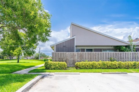 Купить виллу или дом в Санрайз, Флорида 3 спальни, 97.55м2, № 1806369 - фото 1