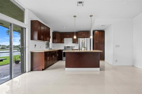 Купить виллу или дом в Санрайз, Флорида 3 спальни, 97.55м2, № 1806369 - фото 3