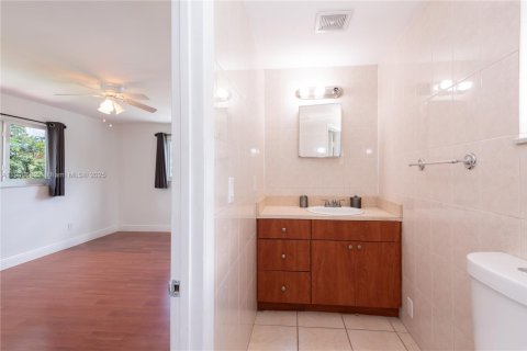 Снять в аренду виллу или дом в Майами, Флорида 3 спальни, 274.99м2, № 1964598 - фото 22