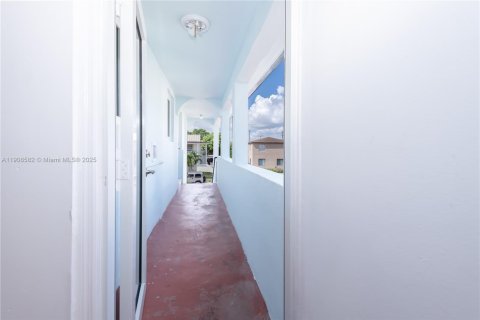 Снять в аренду виллу или дом в Майами, Флорида 3 спальни, 274.99м2, № 1964598 - фото 23