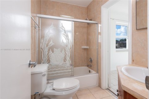 Снять в аренду виллу или дом в Майами, Флорида 3 спальни, 274.99м2, № 1964598 - фото 11