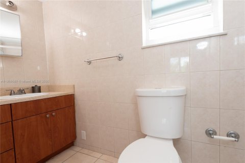 Снять в аренду виллу или дом в Майами, Флорида 3 спальни, 274.99м2, № 1964598 - фото 21