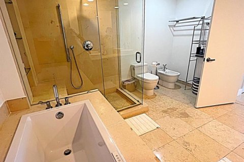 Condo in Miami, Florida, 2 bedrooms  № 2262565 - photo 13