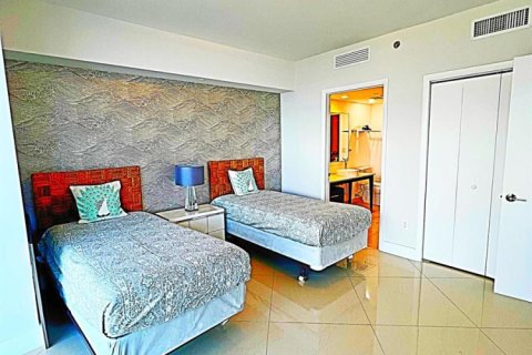 Condo in Miami, Florida, 2 bedrooms  № 2262565 - photo 16
