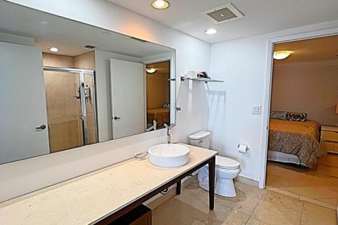 Condo in Miami, Florida, 2 bedrooms  № 2262565 - photo 14