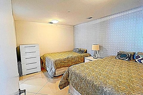 Condo in Miami, Florida, 2 bedrooms  № 2262565 - photo 10