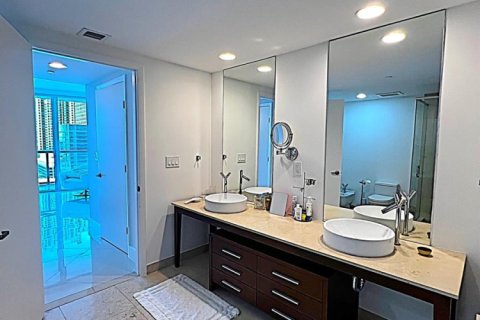 Condo in Miami, Florida, 2 bedrooms  № 2262565 - photo 12