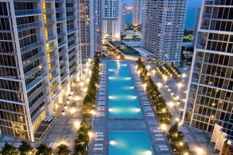 Condo in Miami, Florida, 2 bedrooms  № 2262565 - photo 2