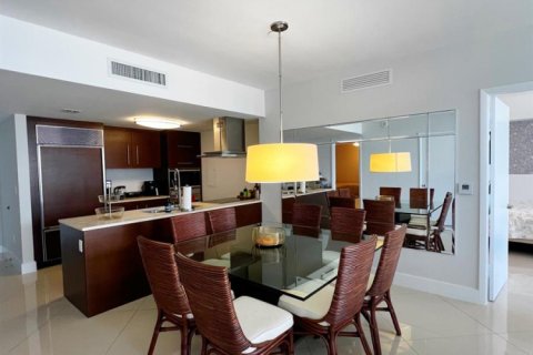 Condo in Miami, Florida, 2 bedrooms  № 2262565 - photo 7
